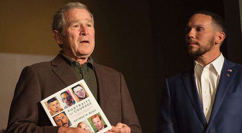 Cựu Tổng thống Mỹ George W. Bush giới thiệu về một số bức chân dung